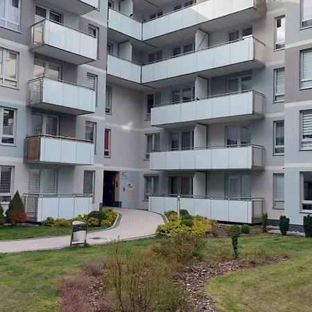 Happy アパート ジェシュフ